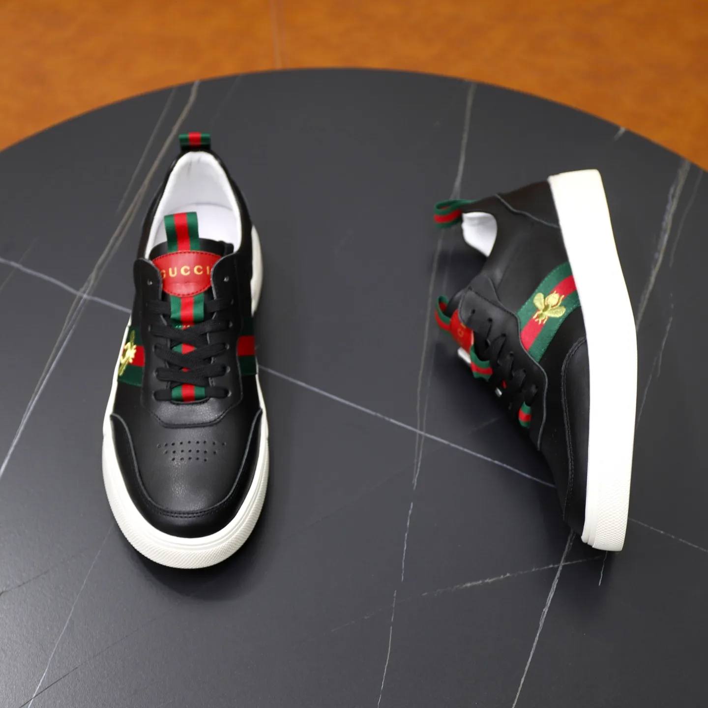 Ex-factory price: 462💰🙅‍♂️🙅‍♂️🙅‍♂️ Brand: GUCCI Standard code: 38-44 (45 customized) Grade: Same as the official website Material: Original leather splicing Comfortable and breathable pigskin lining Original wear-resistant outsole Style category: Men's fashion casual shoes Running sneakers Distinguished luxury brand elements Top luxury Color: actual picture color